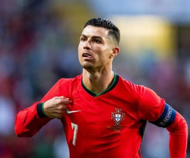 Cristiano Ronaldo curte vídeo com críticas à Fifa e acusação de favorecimento à Argentina na Copa