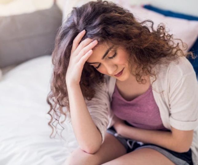 Dor menstrual forte não é normal: endometriose pode passar décadas sem diagnóstico