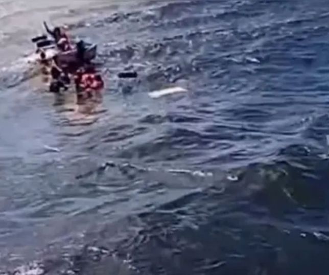 SUSTO NO RIO ARAPIUNS!  Lancha da Semed afunda com 13 pessoas a bordo e todos são salvos no Pará. VEJA VÍDEO