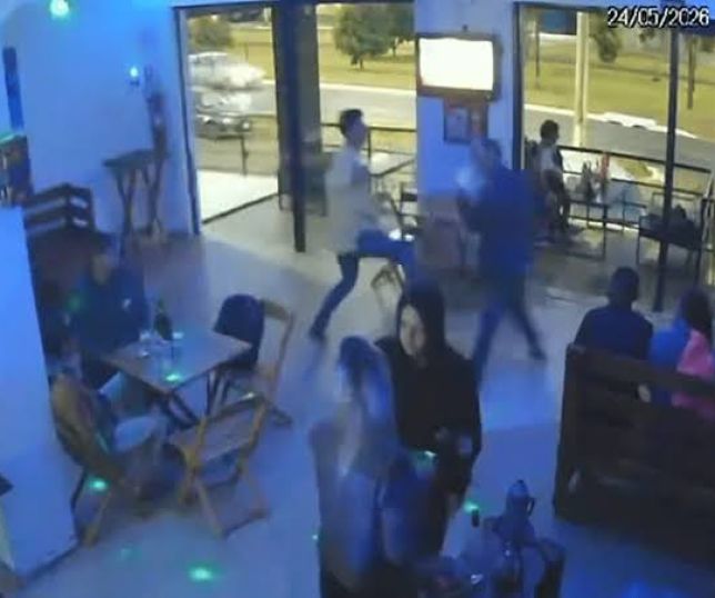 Dono de bar é morto a tiros após tentar impedir venda de drogas dentro do estabelecimento. VEJA VÍDEO 