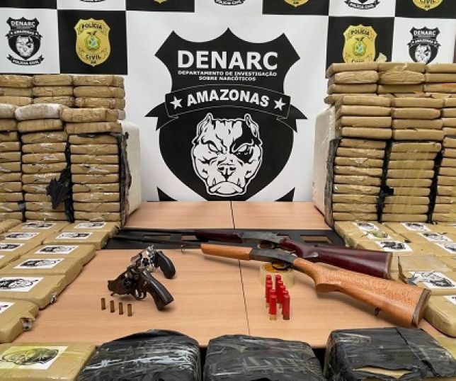 Operação integrada das Forças de Segurança apreende 700 quilos de maconha do tipo skunk, avaliados em R$ 14 milhões, às margens do rio Negro, na zona rural de Manaus