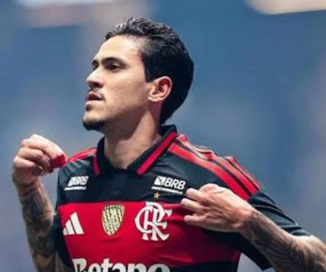 Pedro faz dois gols, assume artilharia do Brasileirão e alcança marca histórica pelo Flamengo