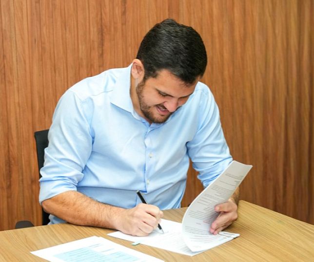 Prefeito Renato Junior anuncia concurso para auditor fiscal da Semef com salário inicial de R$ 27 mil