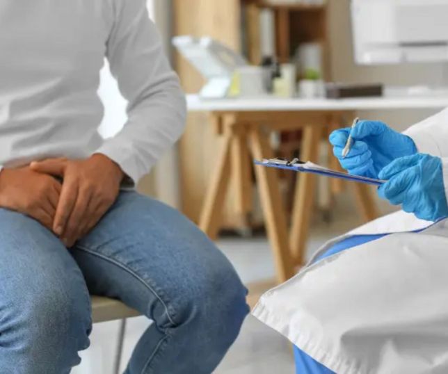 Cirurgia de prótese peniana é segura? Entenda os riscos, tipos e indicação