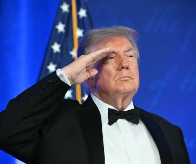 Trump prepara envio de diplomatas ao Brasil para questionar urnas eletrônicas, diz jornal americano