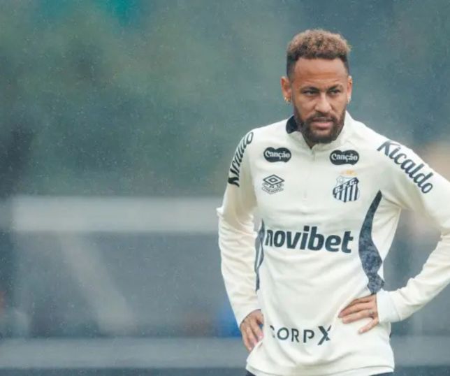 Neymar volta ao Santos após Copa decepcionante e tenta ajudar Peixe a reagir no Brasileirão