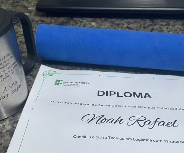 Diploma em papel perde validade: MEC adota versão digital como único documento oficial