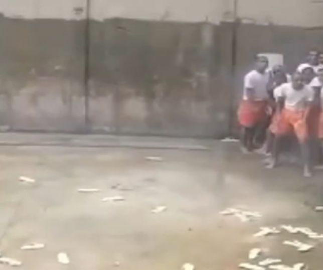 VEJA O VÍDEO: Detentos promovem rebelião após denúncia de supostos maus-tratos em presídio do Ceará; cenas causam revolta nas redes sociais. VEJA 