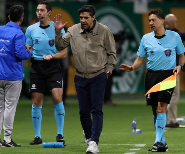 Abel sai em defesa da arbitragem após goleada do palmeiras e diz que juiz apenas cumpriu as regras