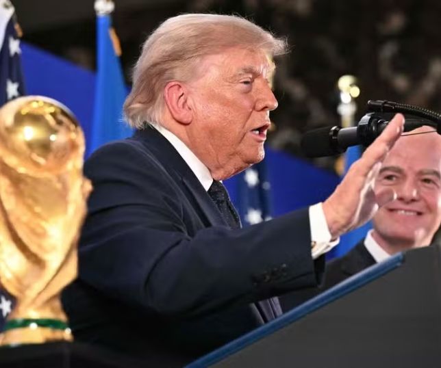 Trump nega ter discutido com Infantino projeto da FIFA de venda de participação em torneios