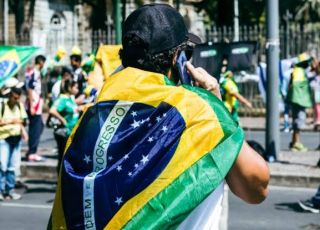 Pesquisa Atlas aponta que direita supera esquerda na identificação política dos brasileiros