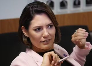 Após elogiar programa de Lula e ser alvo na direita, Michelle Bolsonaro diz que pauta de surdos está acima de ideologia