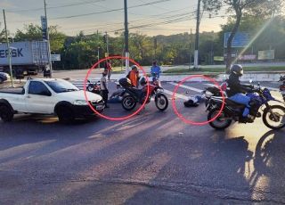 Dois motociclistas ficam feridos e trânsito fica congestionado após acidente no começo da manhã no bairro Japiim, Zona Sul de Manaus
