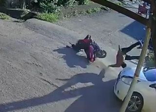Influenciador é preso suspeito de mandar atropelar rival, mas ataque acaba atingindo fotógrafo por engano em Manacapuru. VEJA VÍDEO