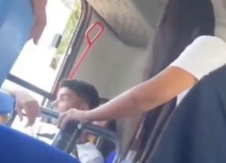 Discussão entre professora e aluno em ônibus escolar gera repercussão na Bahia. VEJA VÍDEO