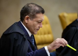 TSE manda retirar vídeo que associava Flávio Bolsonaro ao PCC e outros crimes