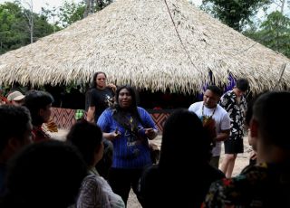 Aldeia no Amazonas promove cultura e imersão indígena por meio de projeto cultural