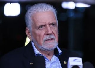 Polícia Federal intima Jaques Wagner a depor sobre suspeitas envolvendo o Banco Master