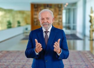 Lula cumpre 26 promessas de campanha, mas deixa seis compromissos sem cumprir após 3 anos e meio de governo