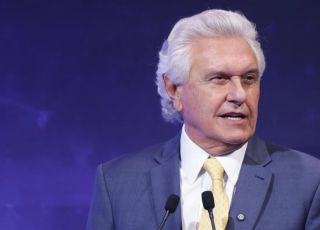 Caiado critica Flávio Bolsonaro por questionar urnas em reunião com embaixadores
