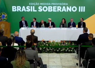 Lula anuncia linha de crédito para empresas afetadas pelo tarifaço dos EUA
