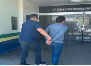 Homem que fugiu algemado de delegacia de polícia é recapturado no Centro de Manaus, Zona Sul