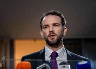 Ministro da Fazenda chama Milei de 'palhaço' e rebate críticas contra o Brasil