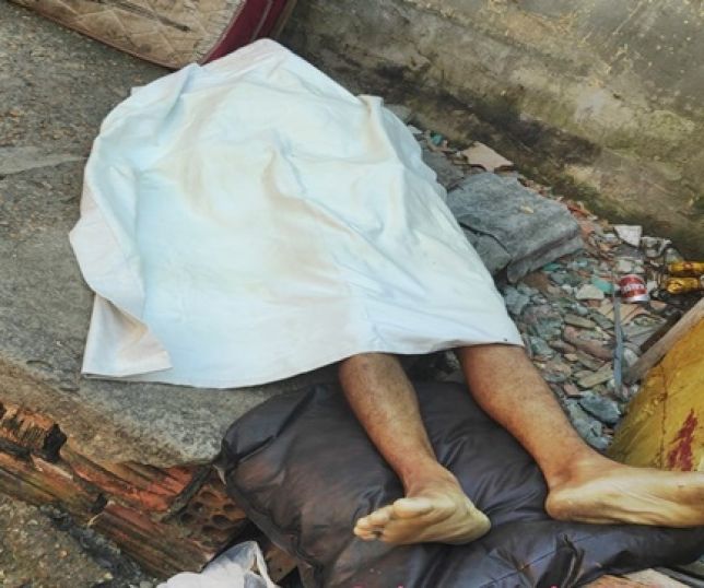 Jovem de 21 anos é encontrado morto na garagem de sua residência no bairro Novo Israel, Zona Norte de Manaus