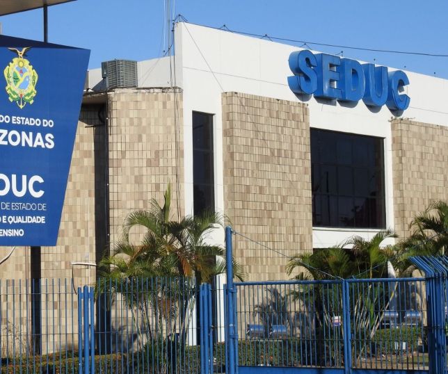 Amazonas confirma concurso da Seduc com 7.862 vagas para professores e apoio escolar