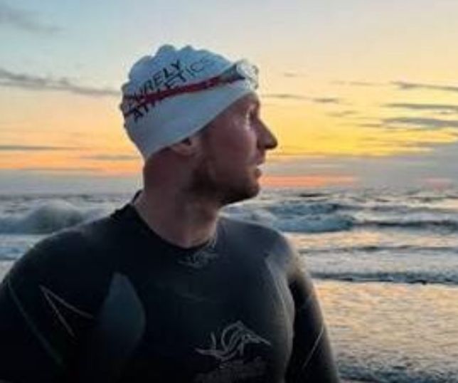 Nadador faz travessia inédita do Mar Báltico em 56 horas e quebra recorde histórico