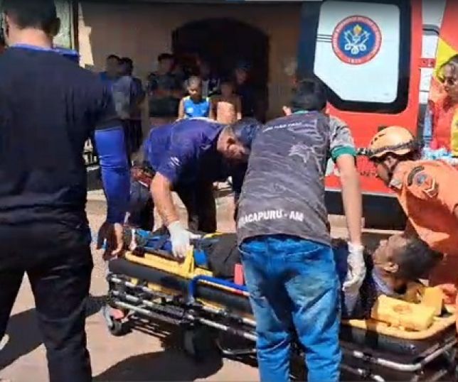 IMAGENS FORTES! Mototaxista fica com o pé dilacerado após violento acidente de trânsito no município de Manacapuru, Região Metropolitana de Manaus. VEJA VÍDEOS