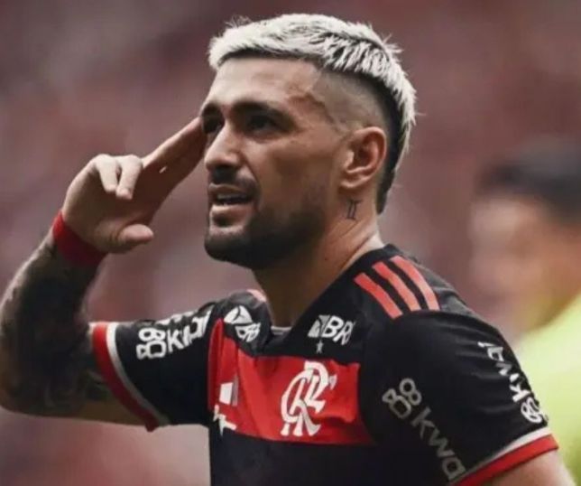 Arrascaeta convoca torcida para duelo contra o Vitória: 'Maraca, preciso de você'