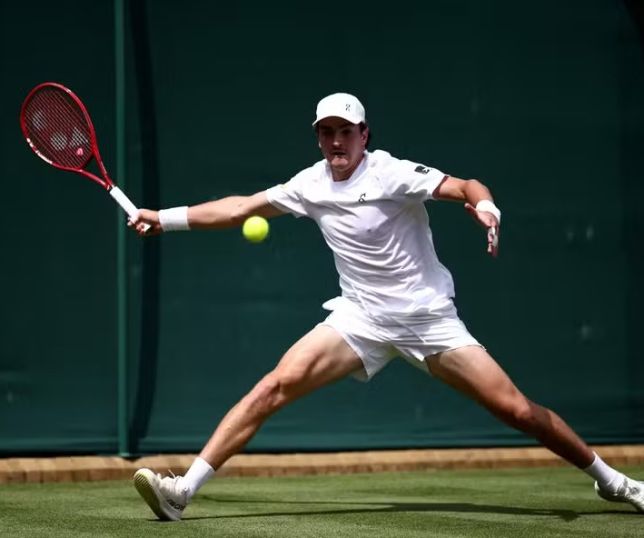 João Fonseca vence Tsitsipas e avança no Masters 1000 de Montreal