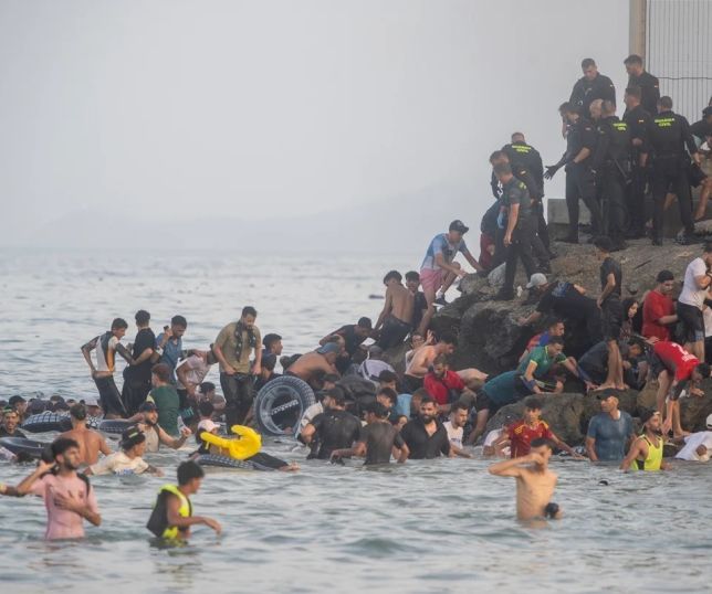 Número de mortos em Ceuta ultrapassa 100 após invasão em massa de migrantes vindos do Marrocos