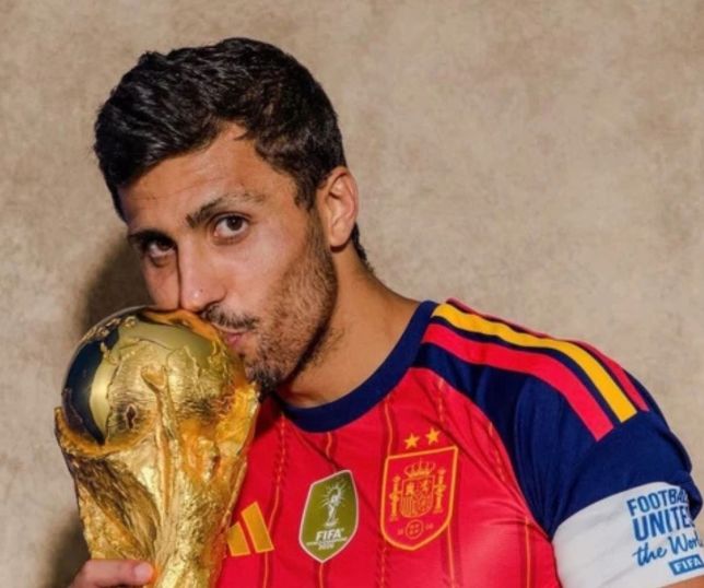Barcelona entra na disputa com o Real Madrid por Rodri, eleito melhor jogador da Copa de 2026