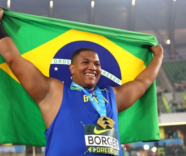 Alessandro conquista ouro no Mundial Sub-20 e coloca Los Angeles-2028 como próximo grande desafio