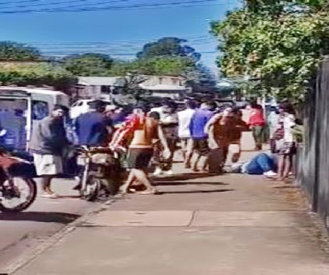Mulher sofre ferimentos após motocicleta ficar sem freio e colidir com muro de residência na área central de Maués, interior do Amazonas