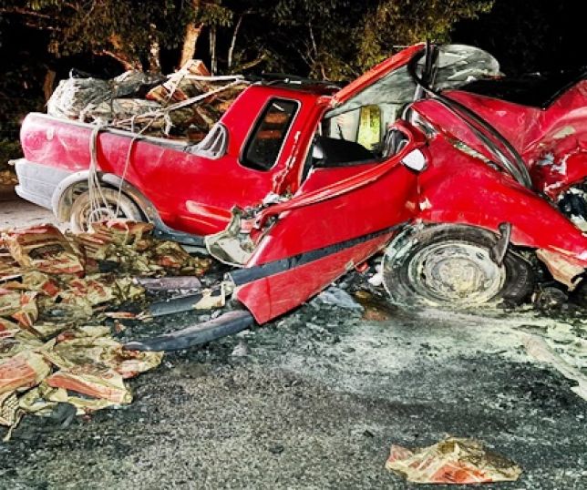Violenta colisão de veículos deixa rastro de sangue com quatro pessoas gravemente feridas na rodovia AM-010, que liga Manaus ao Rio Preto da Eva e Itacoatiara. VEJA VÍDEOS E REPORTAGEM DO 'PORTAL DO ZACARIAS' AO VIVO