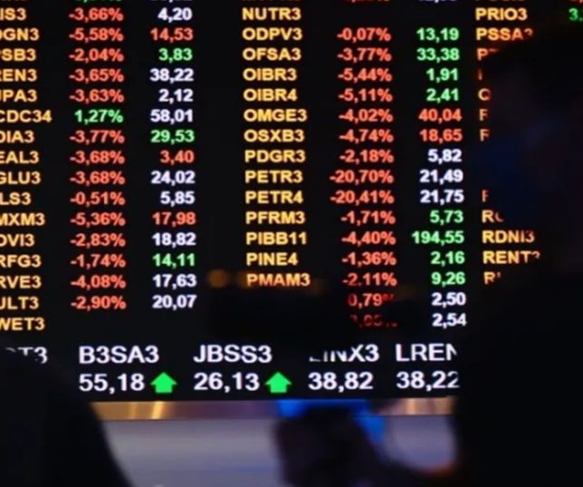 Estrangeiros retiram quase R$ 12 bilhões da Bolsa em agosto e acendem alerta no mercado
