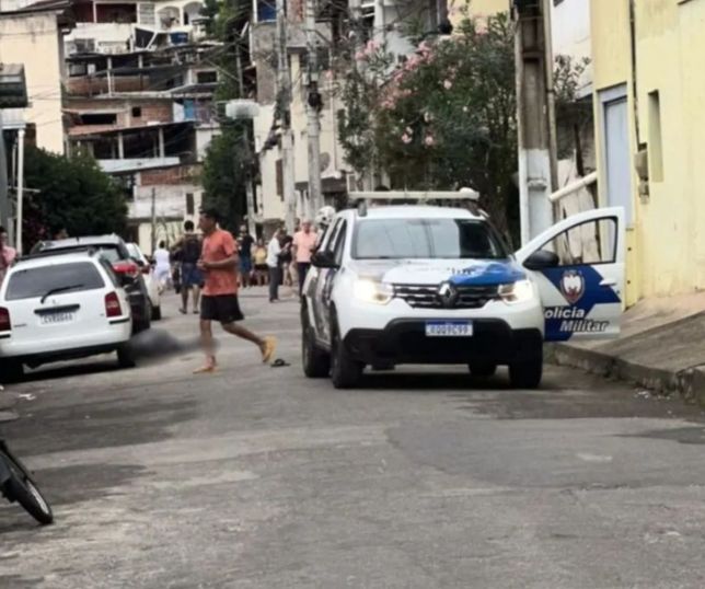 IMAGENS FORTES! Troca de tiros entre polícia e criminosos deixa policial baleado em Cachoeiro de Itapemirim, no Espírito Santo. VEJA VÍDEOS