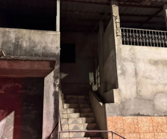 Homem é encontrado morto com tiro na cabeça dentro de casa abandonada no bairro Tancredo Neves, Zona Leste de Manaus