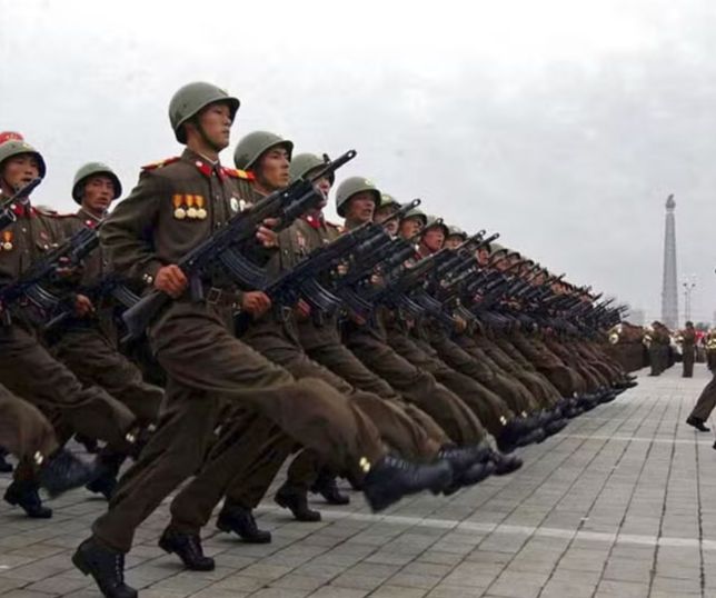 Coreia do Norte amplia apoio à Rússia e pode enviar até 50 mil soldados para a guerra