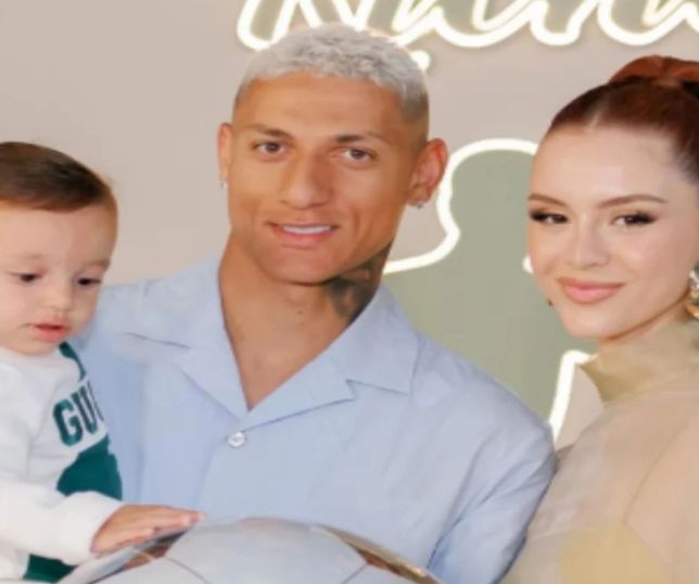 Richarlison fica noivo de Amanda Araujo após três anos de relacionamento