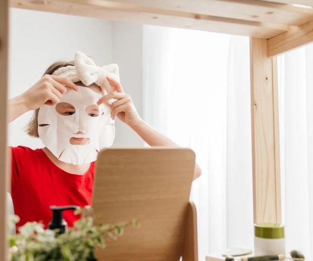 5 erros de skincare que podem estar prejudicando sua pele sem você perceber