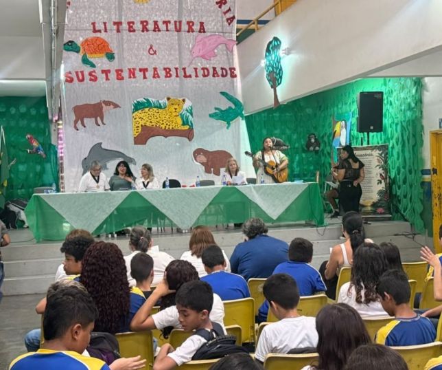 Literatura amazônica ganha destaque em semana literária em escola de Manaus