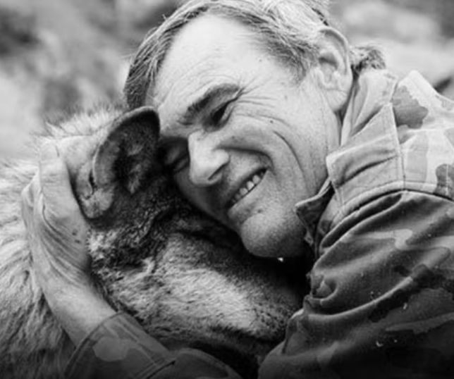 Espanhol que viveu por 12 anos entre lobos morre aos 80 anos