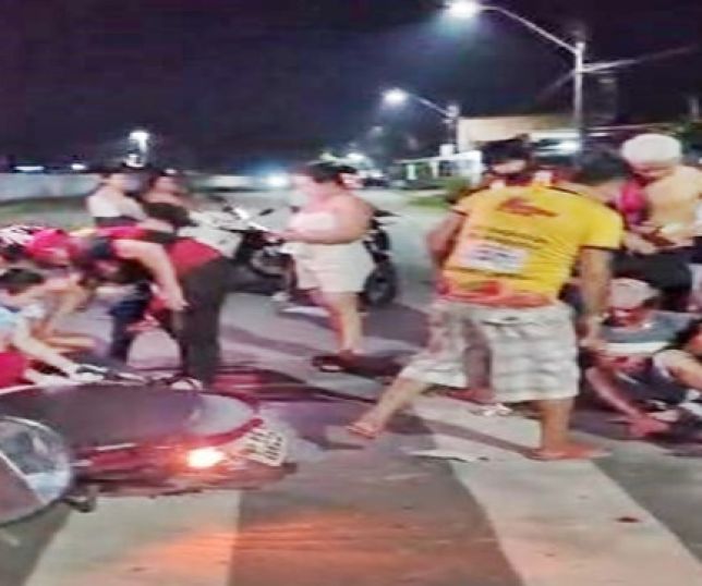 Colisão violenta de motocicletas deixa dois homens gravemente feridos no município de Manicoré, interior do Amazonas. VEJA VÍDEOS