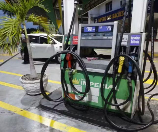 Governo avalia estender subsídio à gasolina diante da alta do petróleo
