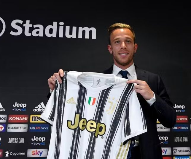 Juventus anuncia rescisão de contrato com o brasileiro Arthur Melo, ex-Grêmio