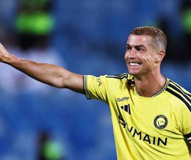 Cristiano Ronaldo marca na goleada do Al-Nassr e chega a 977 gols na carreira